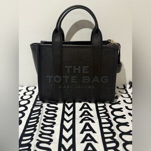 NWT Marc Jacobs small leather the tote bag - black